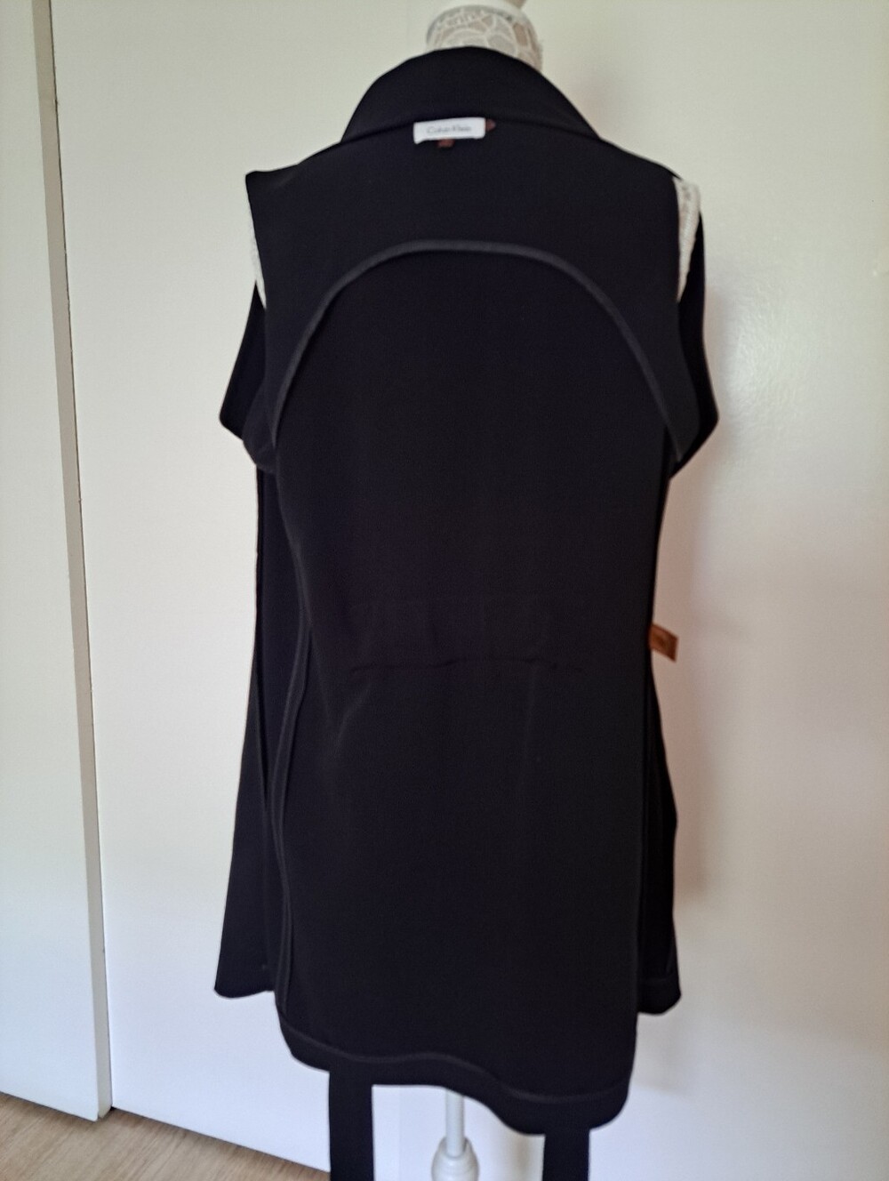 Calvin Klein Black V-Neck Sleeveless Belted Long Vest - Picture 8 of 13